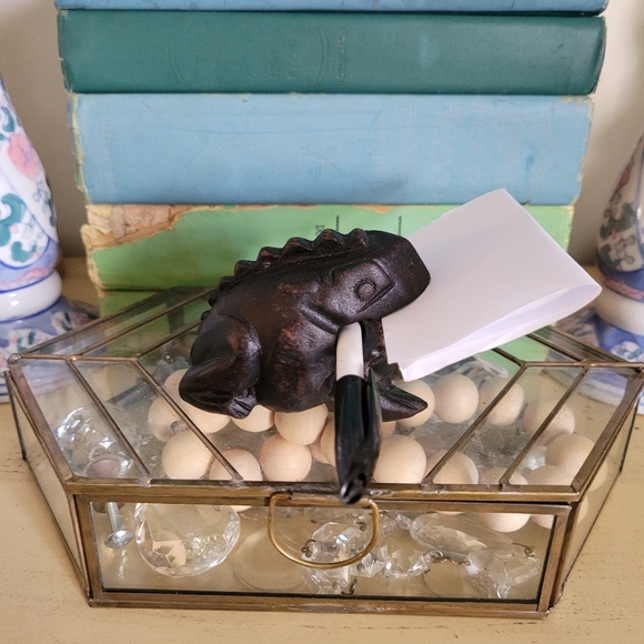 Vintage wood desk accessory frog pen and paper holder - Picture 7 of 10
